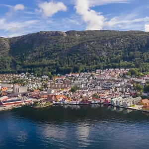 Seafront With Parking And Self Check-in! Bergen